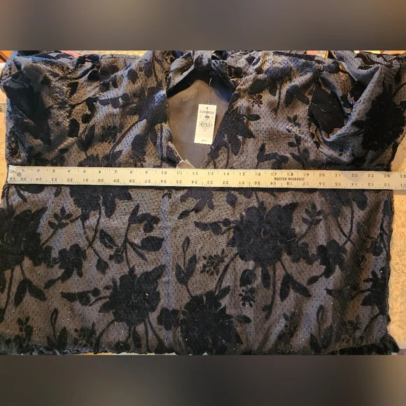 Express Black Velvet Floral Long Sleeve Blouse Size XL NWT - Picture 8 of 12